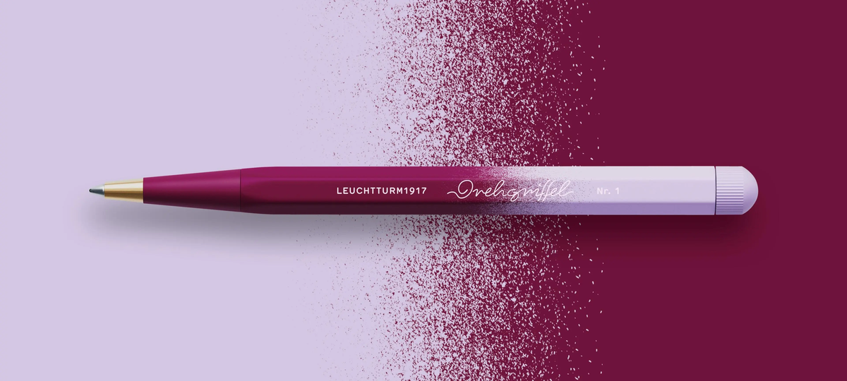 Leuchtturm1917 pen with purple and white gradient on a purple background